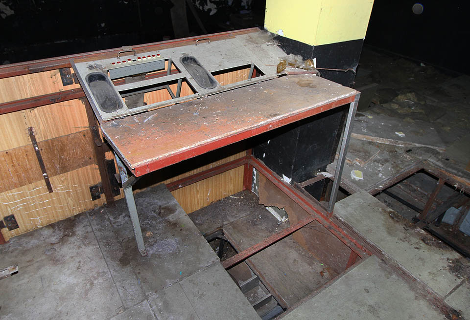 Pult stálého operačního důstojníka.