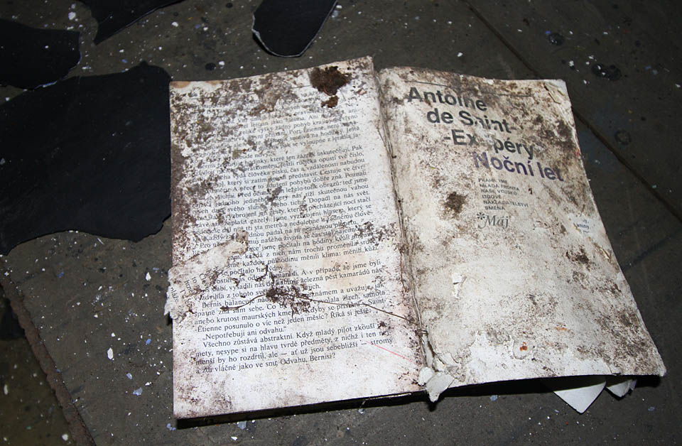 Antoine de Saint-Exupéry: Noční let. jakou jinou knihu byste chtěli najít na stanovišti protiletecké obrany?