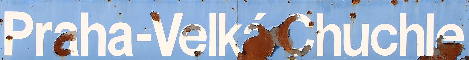 Železniční zastávka Praha-Velká Chuchle.