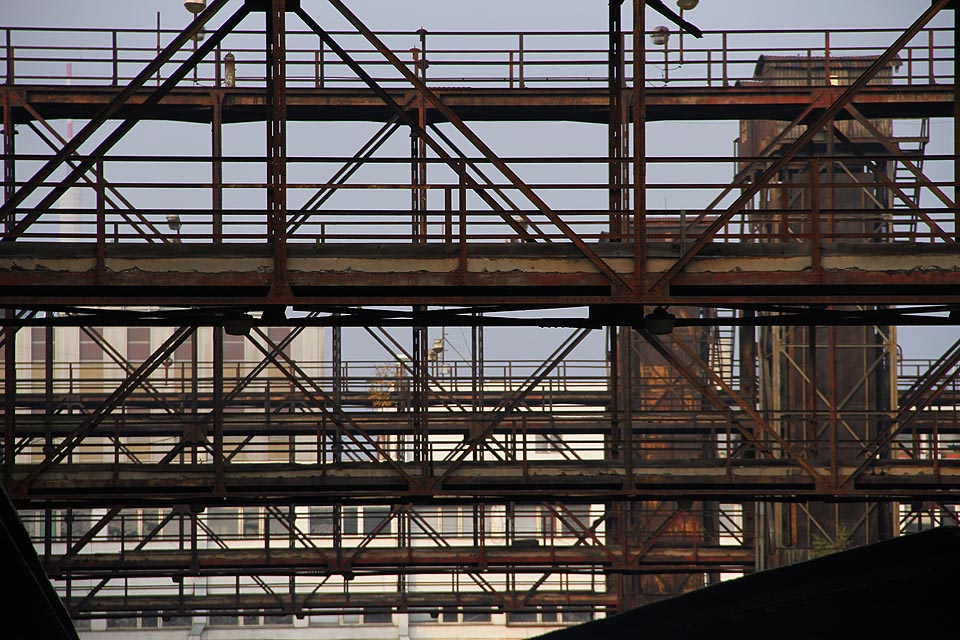 Nádherná spleť ocelové síťoviny je oázou <a href=/Tema/Industrie>industrie</a> uprostřed sídlišť <a href=/Tema/Praha>hlavního města</a>.