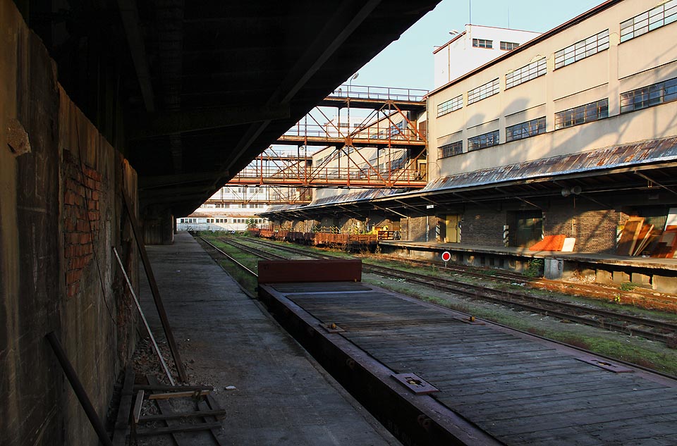 Některá zákoutí žižkovského nákladiště jako by vypadla z obrazů francouzských malířů na sklonku 19. století.