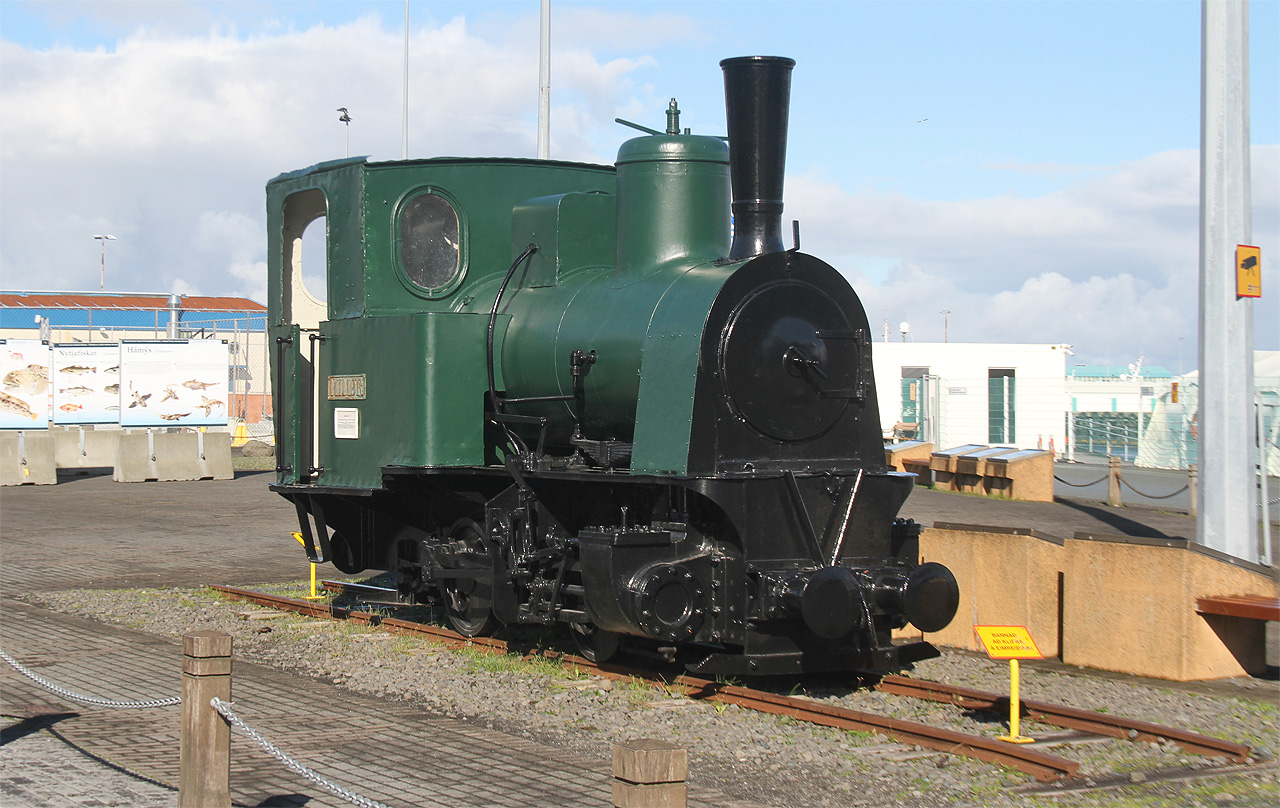 Lokomotivní pomník ze stroje Minør je dnes oblíbenou atrakcí zejména dětí na nové přístavní třídě. Stejně jako původní hráze vznikla třída Geirsgata zasypáním mělčiny přivezeným materiálem, tentokrát ovšem na korbách nákladních aut.