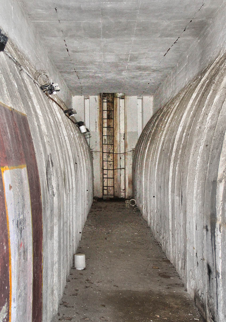 Některé zapadlé chodby a prostory velitelského stanoviště by mohly dobře posloužit jako kulisy pro natáčení dalšího dílu Vetřelce.