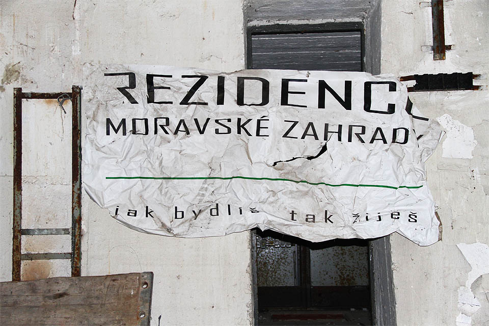 Na přelomu 20. a 21. století po odchodu armády proběhlo několik pokusů o přestavbu areálu na satelitní rezidenční čtvrť. Zatím marně. Poslední se táhne až do současnosti (2016). Jak bydlíš, tak žiješ - myšlenka hodná developera.