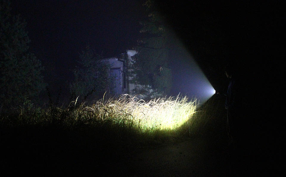 Viděli jsme hodně, v potemnělém areálu se ovšem skrývají ještě spousty dalších obejktů a budov. Jejich osud je ve hvězdách, jež dnes nejsou přes vrstvu mlhy vidět.