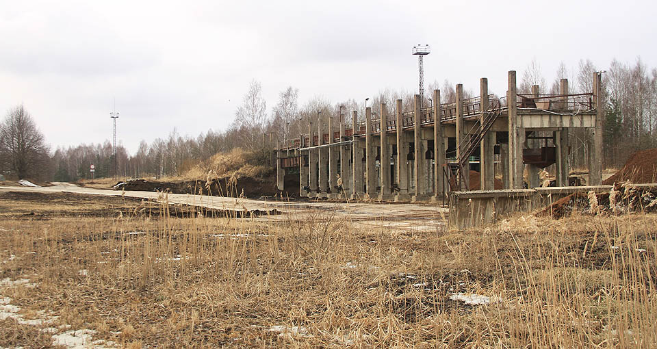Po zrušení spojovací trati k závodu na zpracování rašeliny v Tootsi se stala srdcem, nebo snad spíš konečníkem, celého systému úzkokolejek nakládací rampa, přes kterou se rašelina z vagónů sypala do nákladních aut.