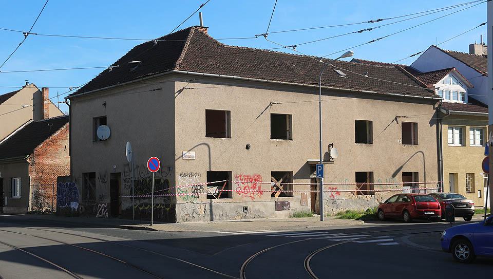 V roce 2018 započala demolice domu následována novou výstavbou, která nároží ulic vrátí opět jeho ztracenou důstojnost.