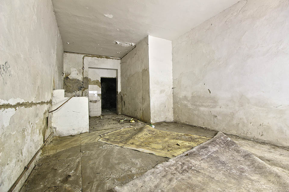 Původně šlo o dům s více miniaturními byty o jedné či dvou místnostech, ve kterých mohlo bydlet hned několik dělnických rodin.