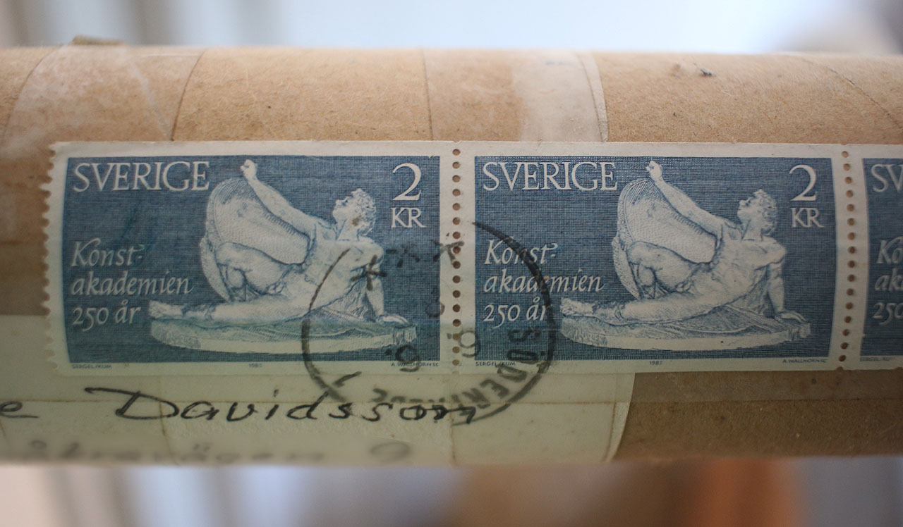 Poslední dopis došel do domu v papírové tubě 6. 6. 1985.