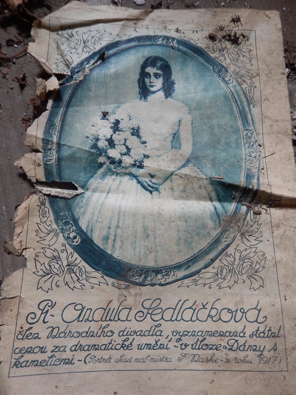 Noviny, které v sobě ještě měly jisté kouzlo, ručně malované portréty.