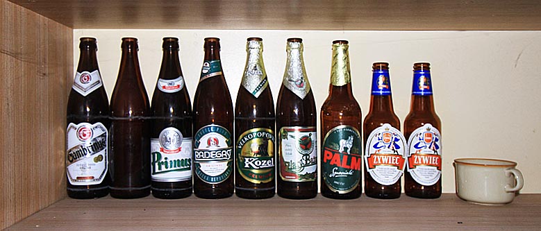 …vpravo polská, česká a slovenská klasika. Zbývá jen použít odložený šálek. …vpravo polská, česká a slovenská klasika. Zbývá jen použít odložený šálek.