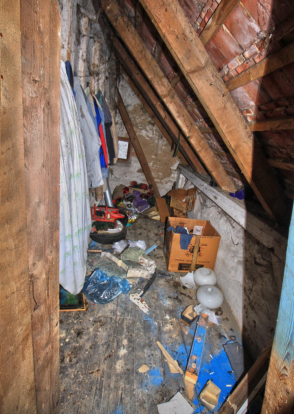 Komora v podkroví svědčí o šatníku majitele. Komora v podkroví svědčí o šatníku majitele.