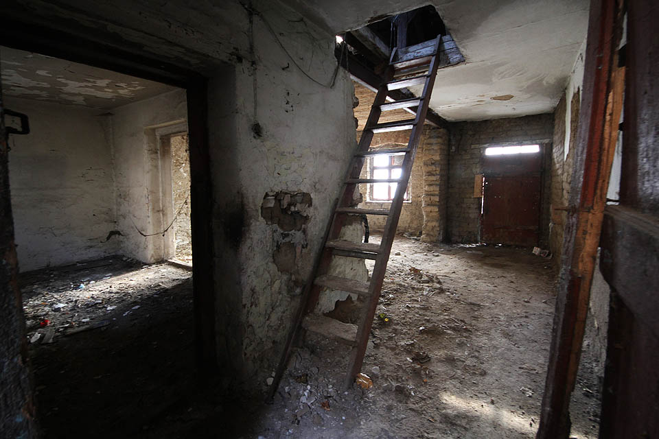 Dům je již řadu let prakticky neobyvatelný, dokonce mu chybí část vnitřních zdí.