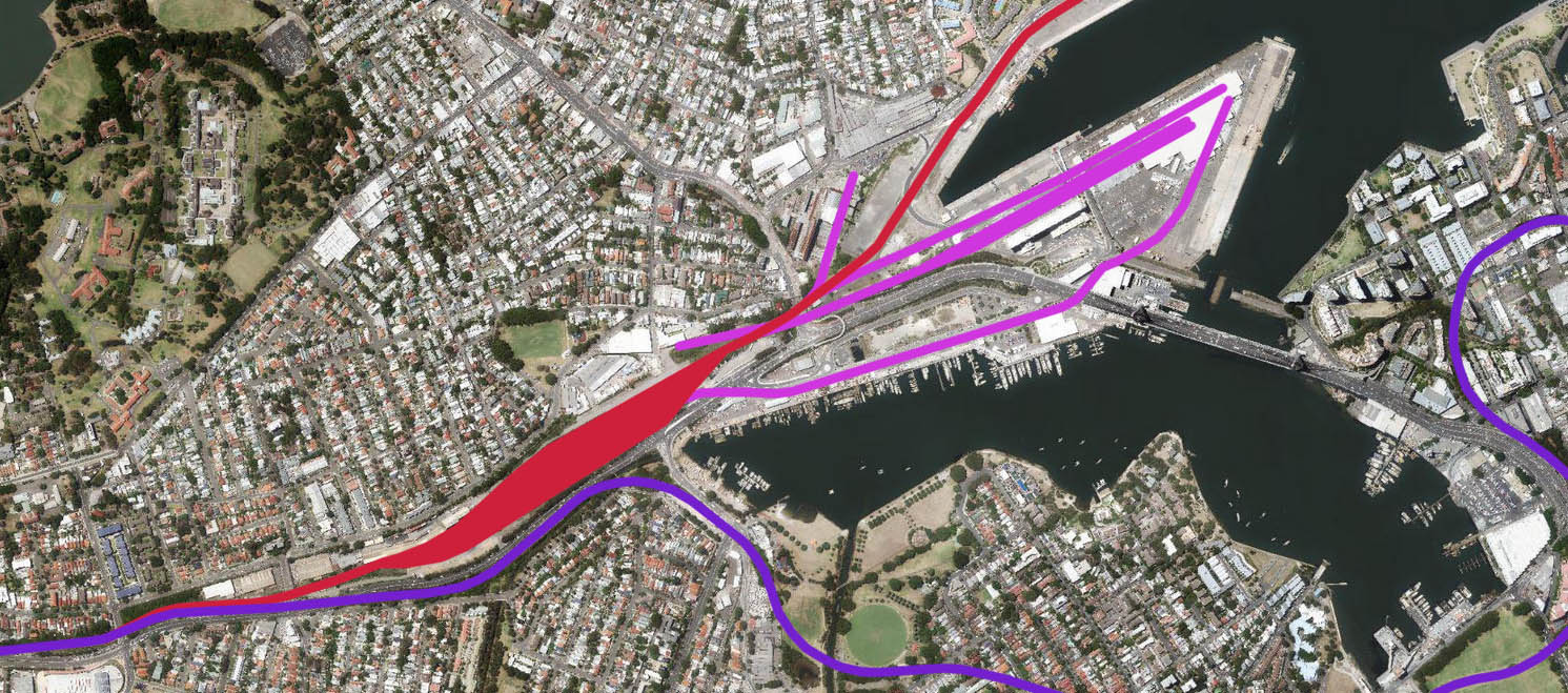 Letecký snímek stanice Rozelle Yard z roku 2015 již s bujnou vegetací.