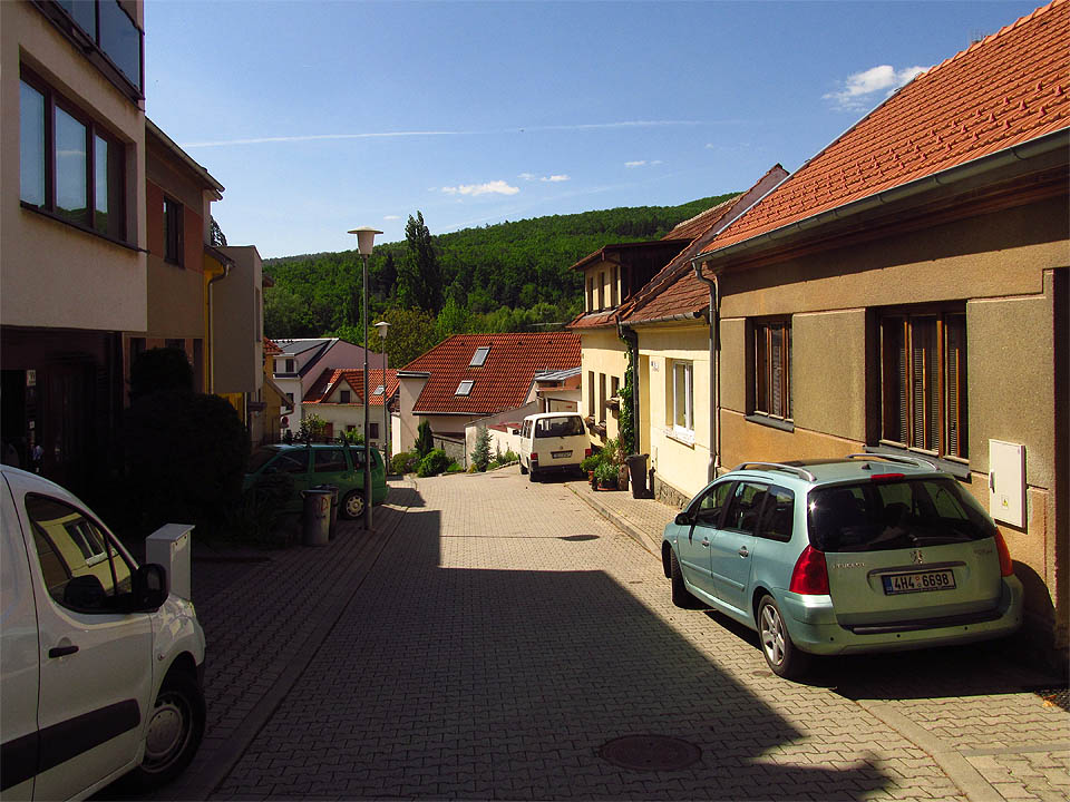 Do této části lze ještě dojet pohodlně autem. Do této části lze ještě dojet pohodlně autem.