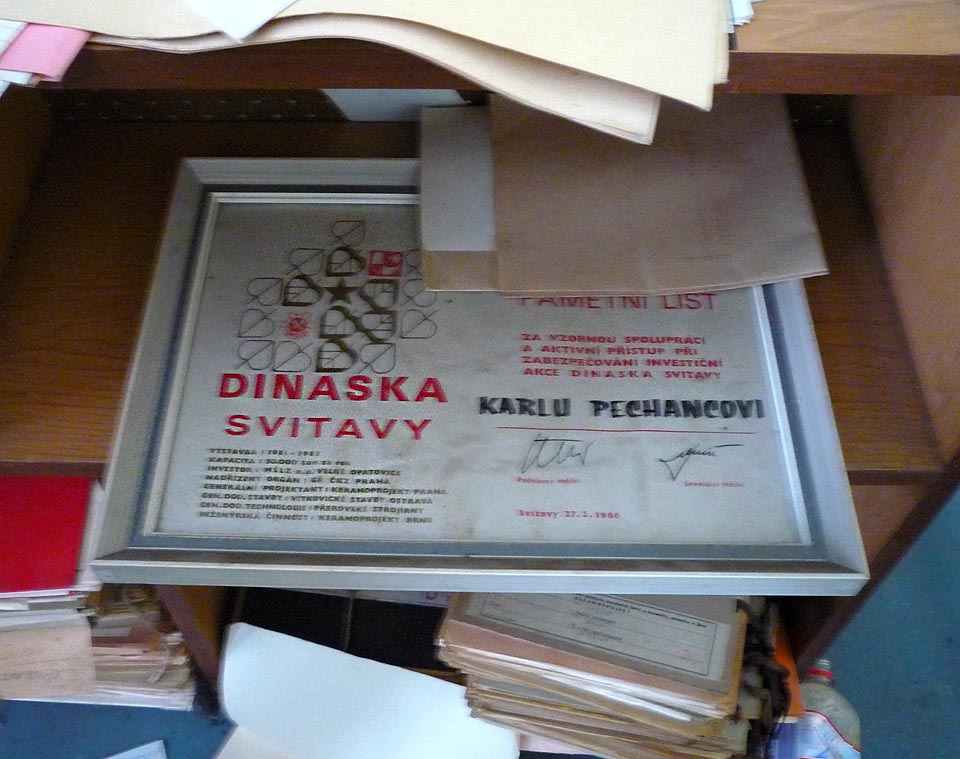 Dinaska Svitavy byla koncernovou sestrou vidnavské šamotky. Dodnes je ovšem v čilém provozu (2010).