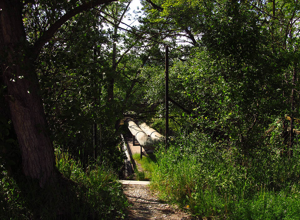 Toto byla kdysi hlavní přístupová cesta ke smyčce autobusů Červený písek.