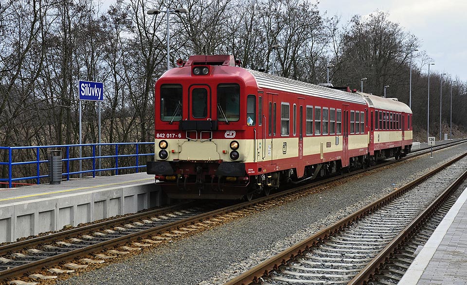 …a jeho alter ego Os 4441 o čtyři měsíce později na stejné koleji v protisměru. Foto: <a href=http://rybnicek.siluvky.cz>Jan Rybníček</a>.