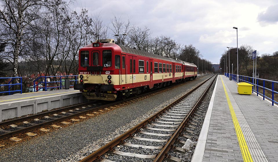 Celkový pohled na stanici Silůvky směrem k Moravským Bránicícm. Foto: <a href=http://rybnicek.siluvky.cz>Jan Rybníček</a>.