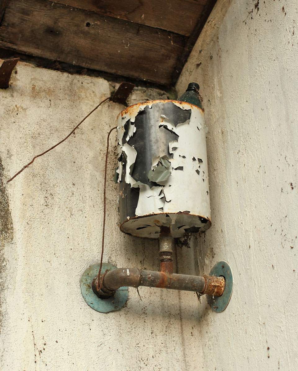 Expanzní nádoba nebo důmyslné zařízení sloužící ke chlazení vína? Ostatně není to jen náhoda, že nejbližší ulice nese jméno Vinohrady.