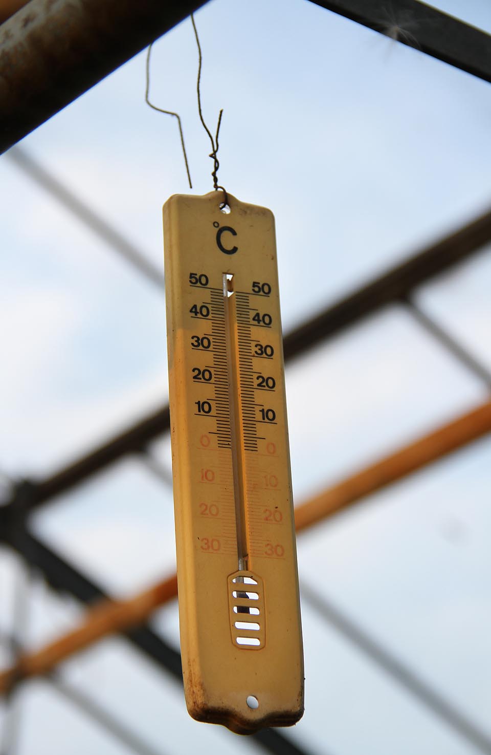 Prvnímu teploměru cosi schází…