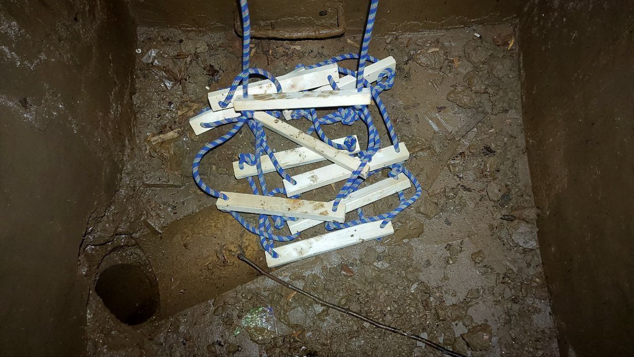 Samotný sklep je zaklenutý o výšce 2 m a půdorysu asi 0,9 m × 1,2 m. Místo tak akorát pro dva shrbené podzemní lidi. K čemu mohl takový sklep vlastně sloužit, zůstává tak trošku záhadou.