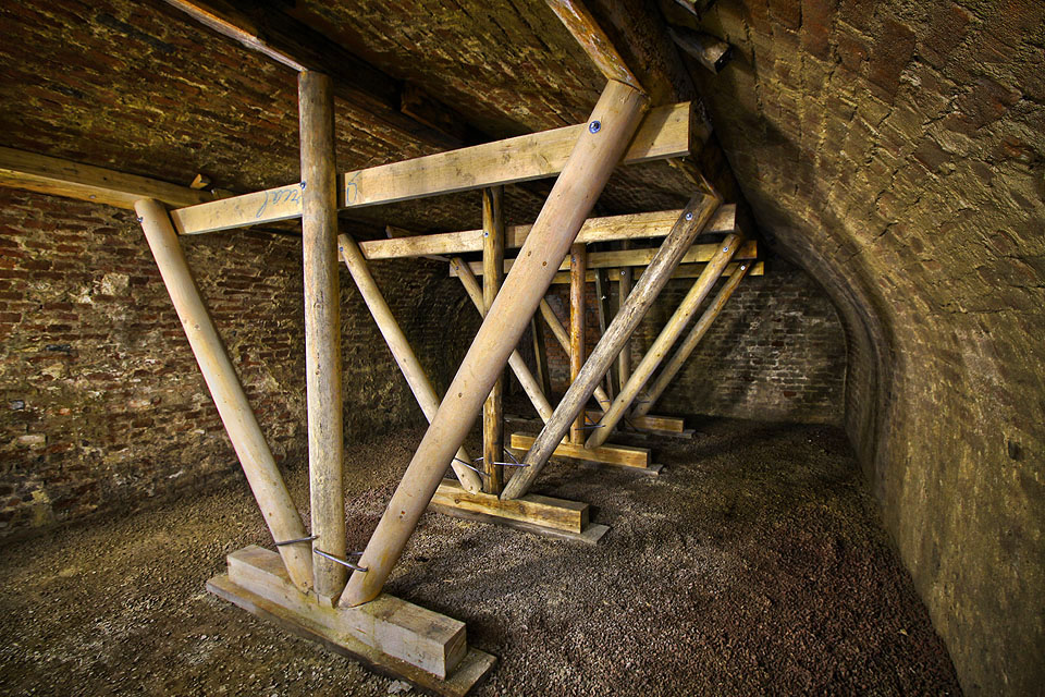 Prostory pod Jezuitskou ulicí se nachází zhruba ve stejné hloubce jako do roku 2016 sousední ateliéry České televize.