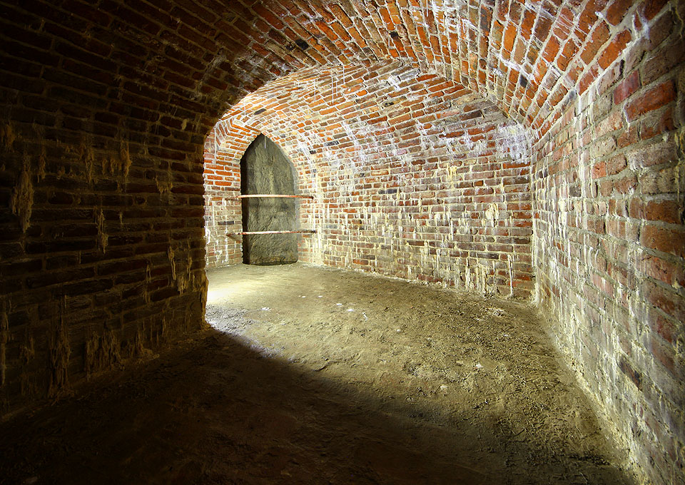 Nejjižnější výběžek chodeb pod Fajfkou je tvořen zalomenou chodbou se skalní studnou plnou chladivé vody na konci.