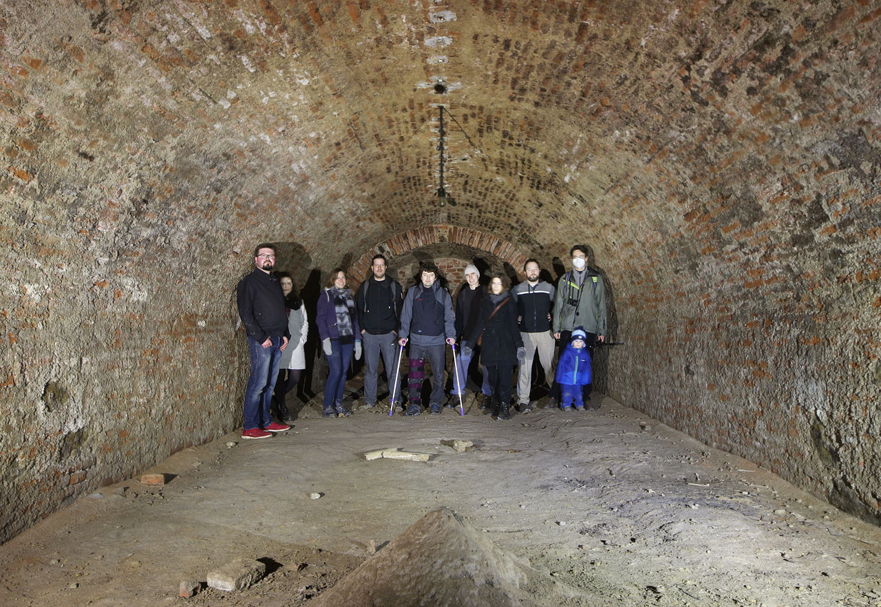 …nebo na celou skupinu průzkumníků Druhého Brna.