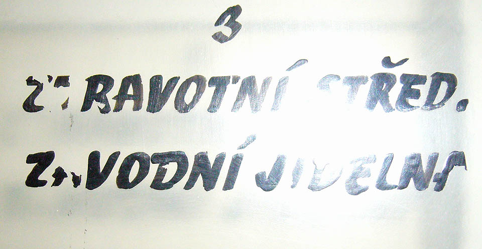 Přestože šlo vlastně o jedinou budovu, ukrývala v sobě celou řadu institucí.
