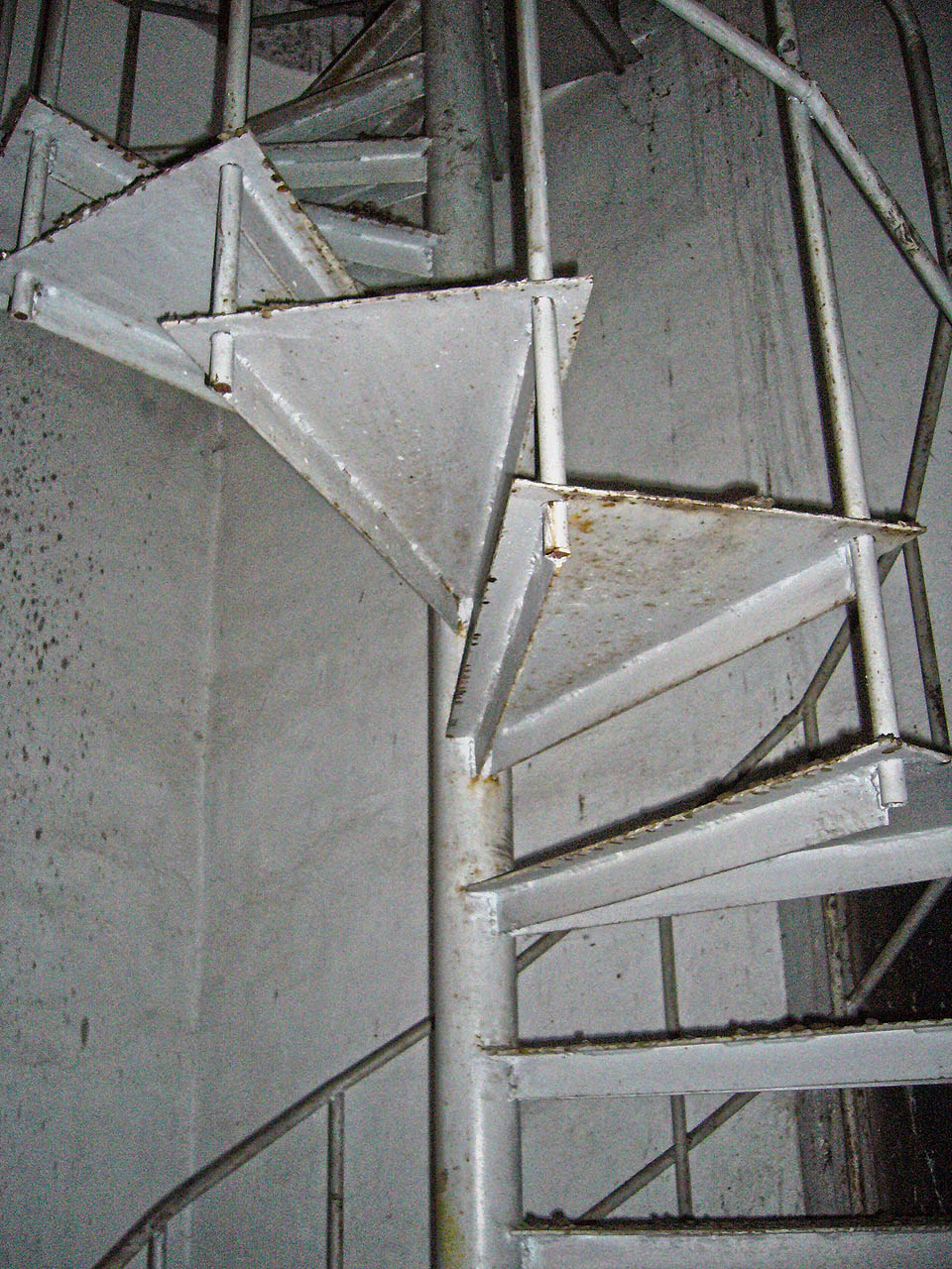 Do 6. poschodí je možné se dostat po točitých schůdcích.