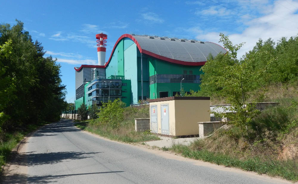 Spalovna se nachází severozápadně od <a href="/Tema/Chotíkov">Chotíkova</a> u silnice č. 20, na místě bývalé skládky odpadů ve vytěžené štěrkovně.