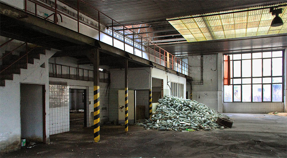 Před 35 roky byla nová stáčírna pýchou socialistického průmyslu. Při výrobě 35 milionů lahví Idy ročně se uvažovalo dokonce o zavedení železniční vlečky. Dnes jde jen o vzpomínky, hořké jak doušek arzenité vody. Před 35 roky byla nová stáčírna pýchou socialistického průmyslu. Při výrobě 35 milionů lahví Idy ročně se uvažovalo dokonce o zavedení železniční vlečky. Dnes jde jen o vzpomínky, hořké jak doušek arzenité vody.