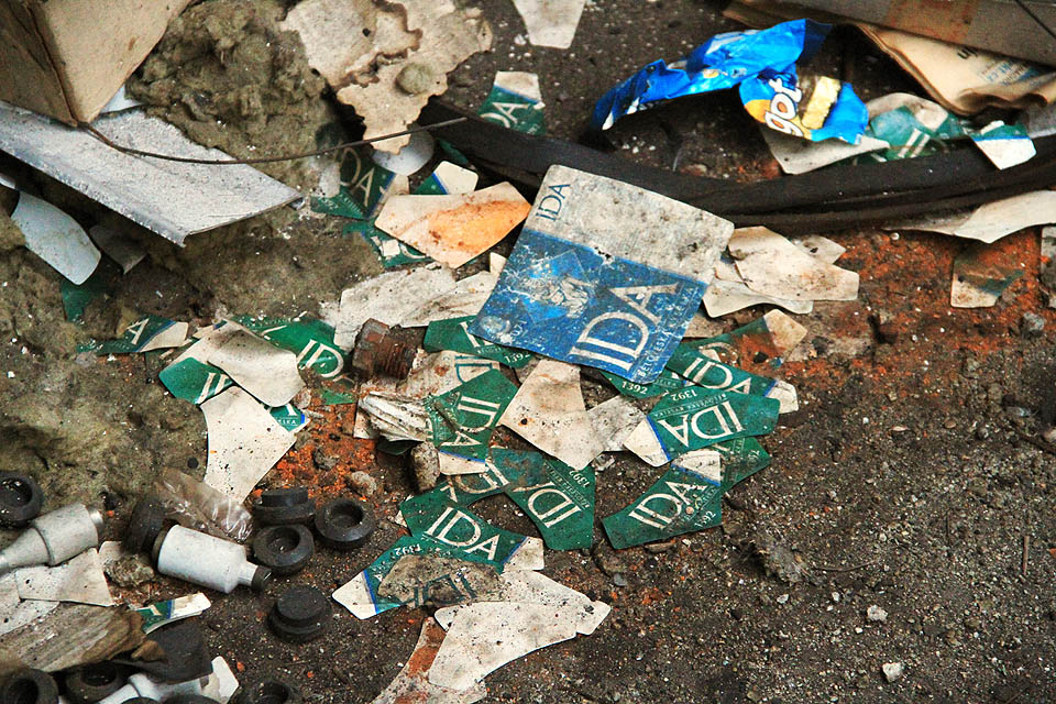 Příchutí a variant Bělovské kyselky se ale ke konci vyrábělo hned několik. Odbyt zajišťovaly podle pamětníků také soutěže krásy s lepými děvami. Příchutí a variant Bělovské kyselky se ale ke konci vyrábělo hned několik. Odbyt zajišťovaly podle pamětníků také soutěže krásy s lepými děvami.