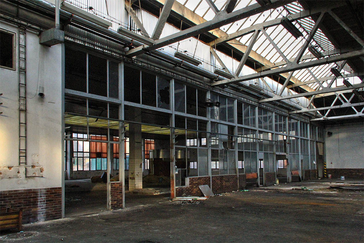 Poté, co se společnost dostala do konkurzu, většinu strojního vybavení si rozebrali věřitelé. po nich nastoupili zloději a ještě později nemilosrdný zub času. Poté, co se společnost dostala do konkurzu, většinu strojního vybavení si rozebrali věřitelé. po nich nastoupili zloději a ještě později nemilosrdný zub času.