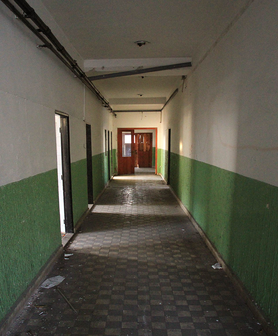 Administrativní budova je od roku 2001 prázdná. Administrativní budova je od roku 2001 prázdná.