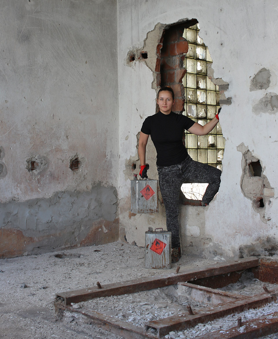 Kdo má štěstí, může tu narazit na proslulou odvážnou školačku - školu už absolvovala a nyní roznáší hořlaviny po kotelnách.