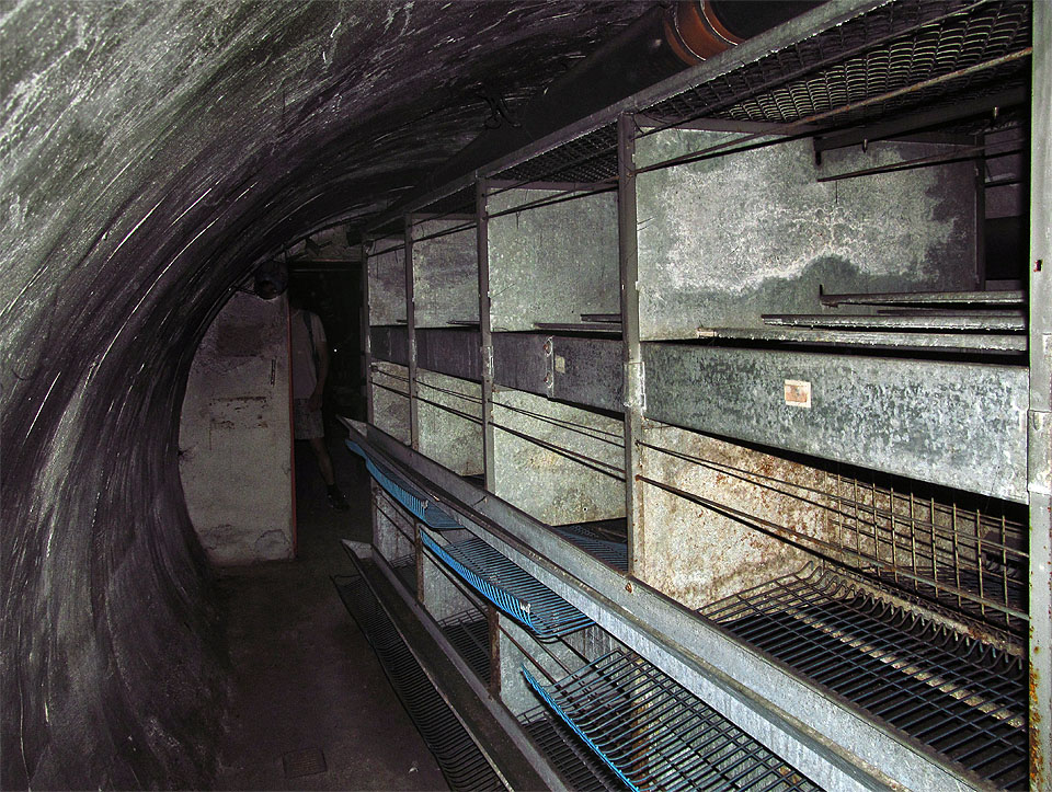 V těchto klecích chovali obyvatelé štoly slepice, které jim pomáhaly zpestřovat jídelníček.