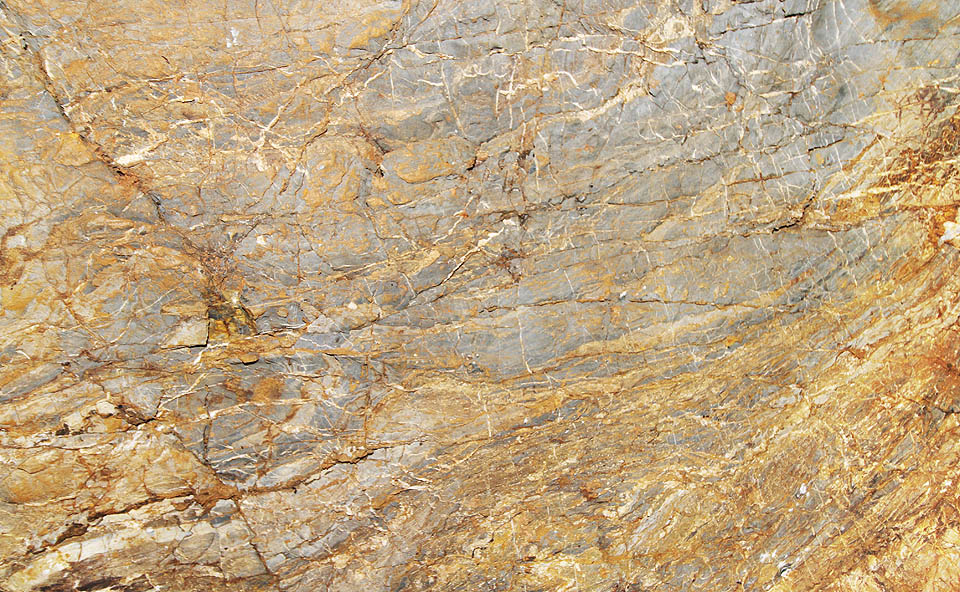 Ačkoliv postrádáme geologa, troufáme si jakožto obyvatelé krasu tvrdit, že jde o vápenec.