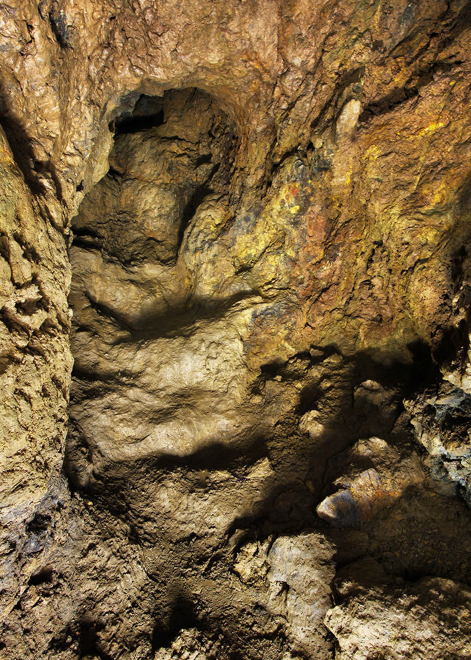 Práce kovkopů v 18. století musela být tvrdá a nebezpečná. V nepřehledné spleti chodeb riskovali každým dnem život. Zde si ulehčili pohyb alespoň náznakem čehosi jako stupňů pro výstup do dalšího patra.