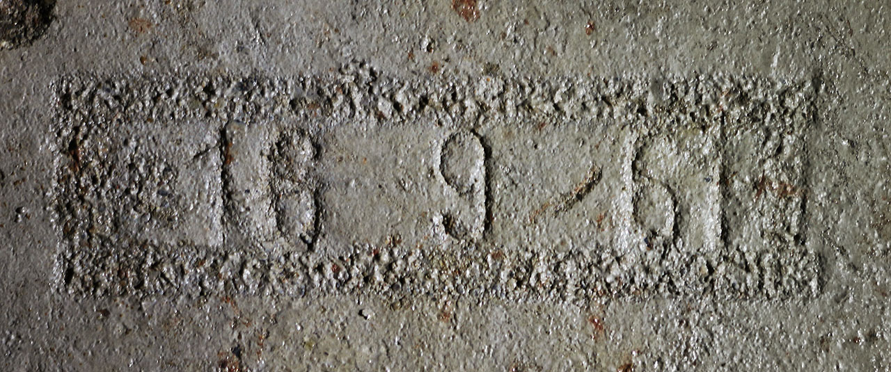 Betonové profily jsou vročeny do různých měsíců roku 1961. Těžko soudit, zda byla betonárka vybudována přímo na místě stavby štoly nebo byly profily dováženy z větší vzdálenosti. Nedaleká Vírská přehrada byla dostavěna v roce 1957, pro stavbu štoly tak mohly být využity třeba i zbytky tamní infrastruktury.