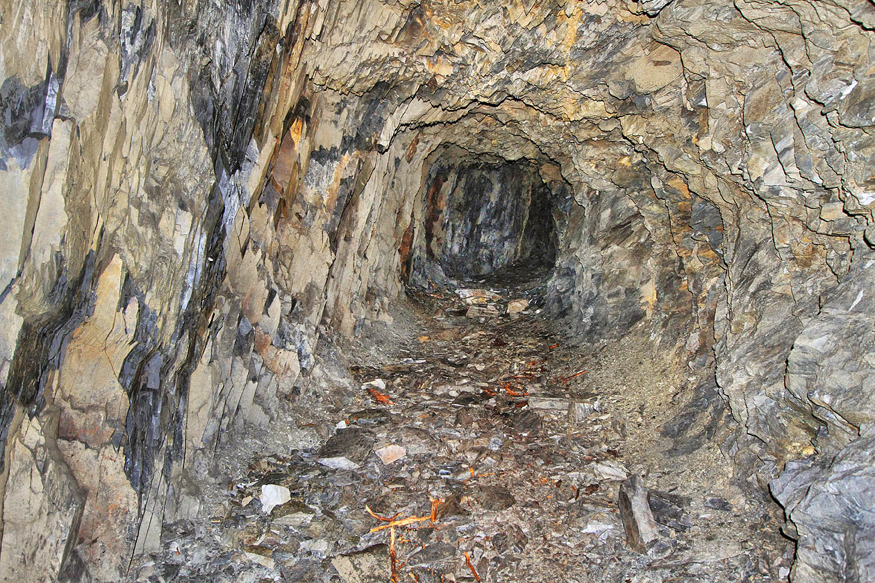 Systém štol není rozsáhlý, dělí se na dvě větve. Ta pravá končí po několika metrech nesmlouvavou čelbou.