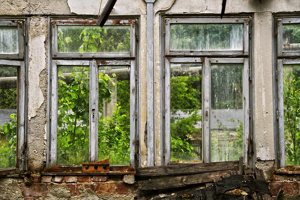 Výhled na les a potrubí. V Adamově by chtěl žít každý.