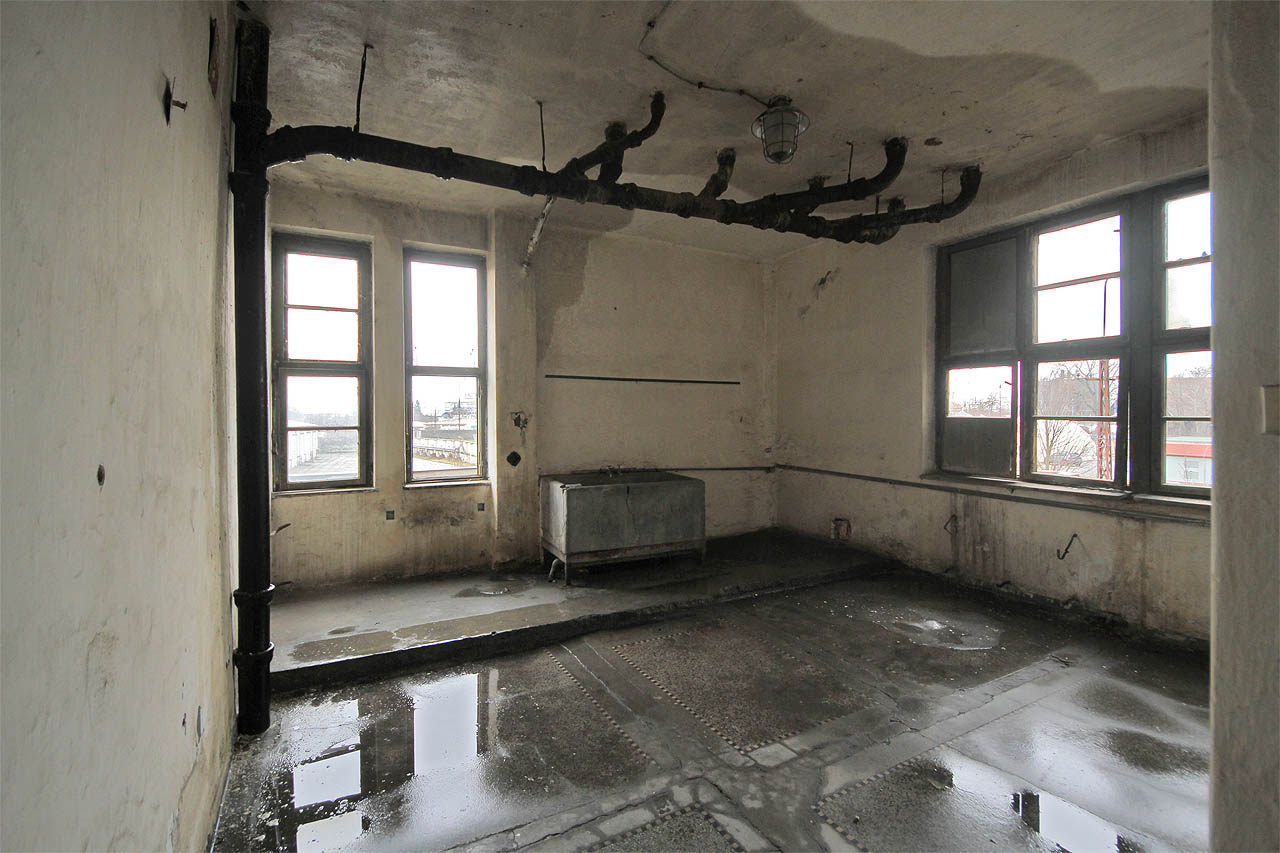 Litinové odpadové roury jsou poněkud netěsné, chtělo by se říct.