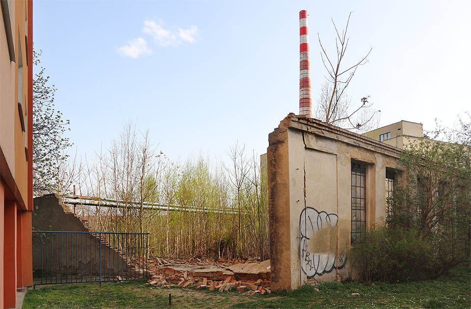 Nulová údržba a nemalý věk přispěly k tomu, že se v roce 2018 jedna z vnějších zdí areálu zhroutila vlastní vahou. Naštěstí se tehdy nikomu nic nestalo, ale nebezpečí v nezmenšené míře přetrvává. Vstup do areálu je volný.