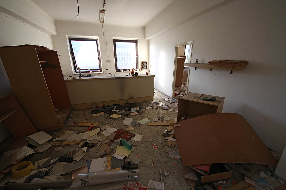 V kanceláři ředitele bylo v poslední době zřejmě neobvykle živo. Bohužel.