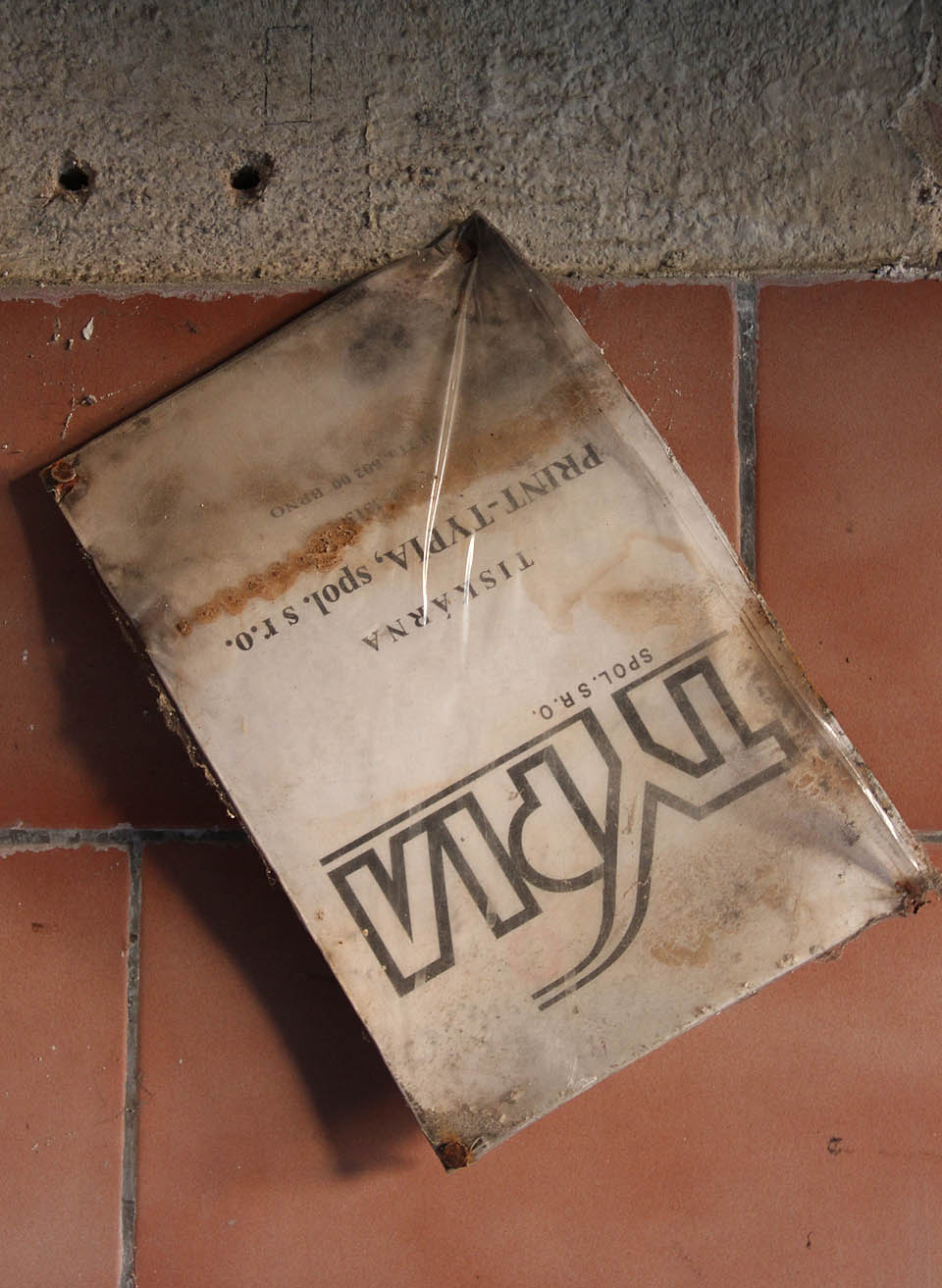 Odkdy se ve členitém vnitrobloku plném zdí a průjezdů nacházela tiskárna, zatím nevíme. Víme však, že se dožila nejméně roku 2003 a pak pod názvem Typia, případně Print-Typia definitivně zkrachovala.