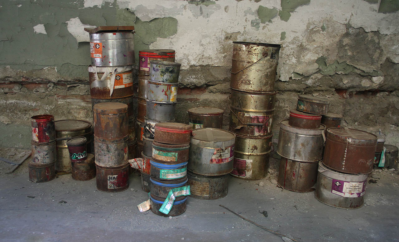 Překvapivý je původ barev do Československa dovážených - většinou pochází ze Západního Německa či Maďarska.