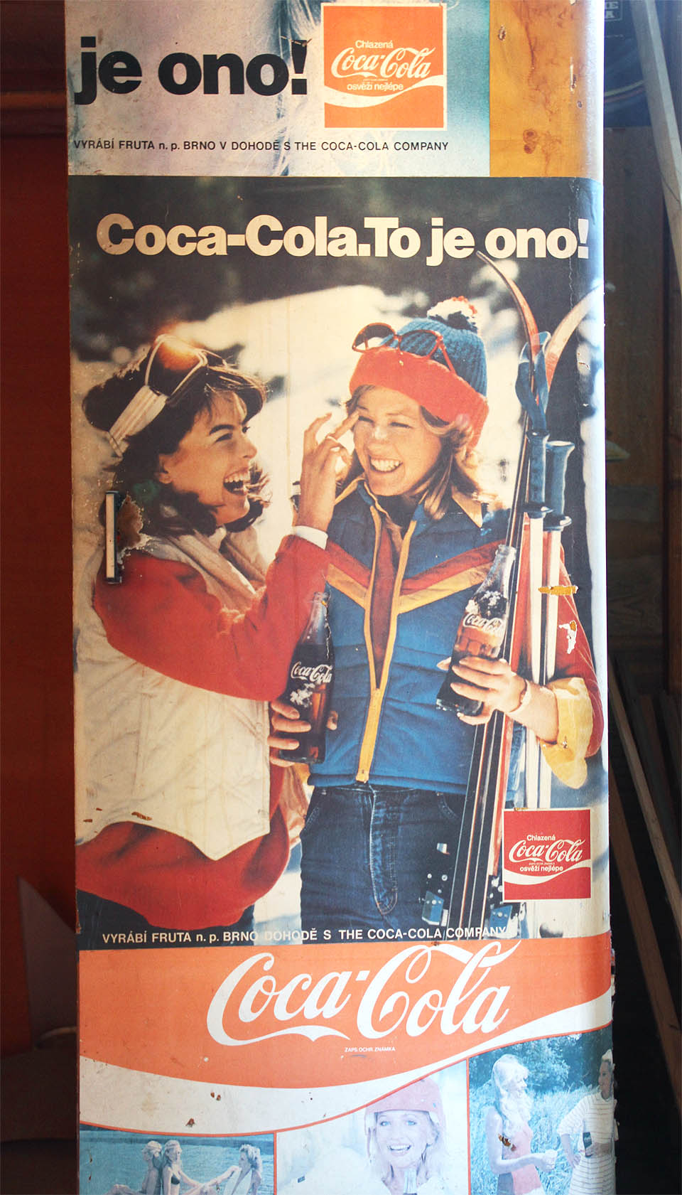 Co přetrvalo všechny politické i kulturní otřesy, je Coca-Cola se svým nesmrtelným logem. Jen už se nevyrábí ve Frutě n. p. Brno.