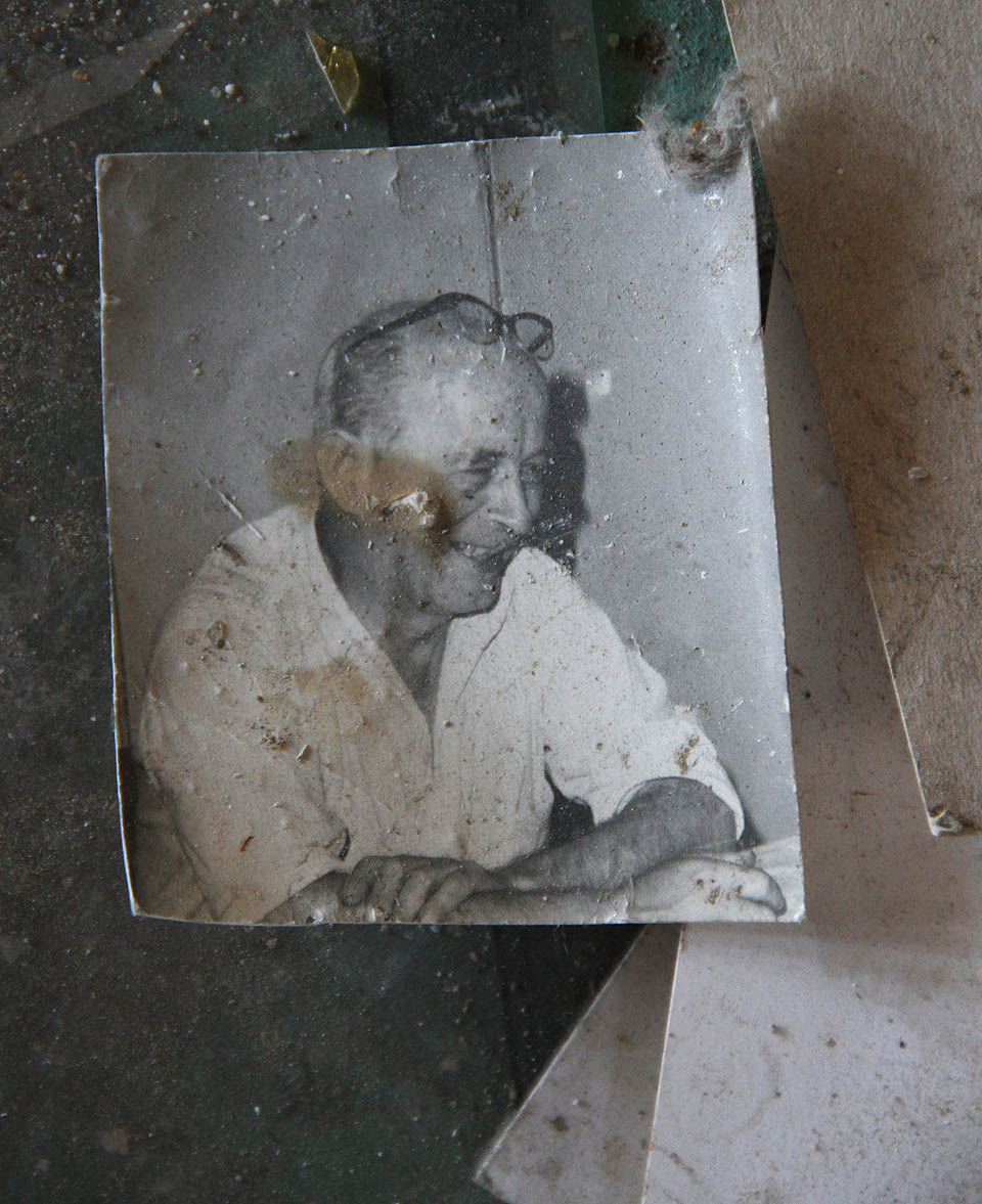 Ani tohoto muže naneštěstí nepoznáváme. Snad s pomocí znalých čtenářů odhalíme jeho totožnost.